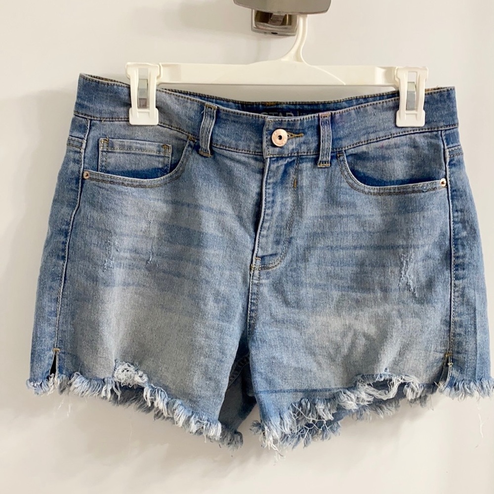 Vanilla star distressed jean shorts